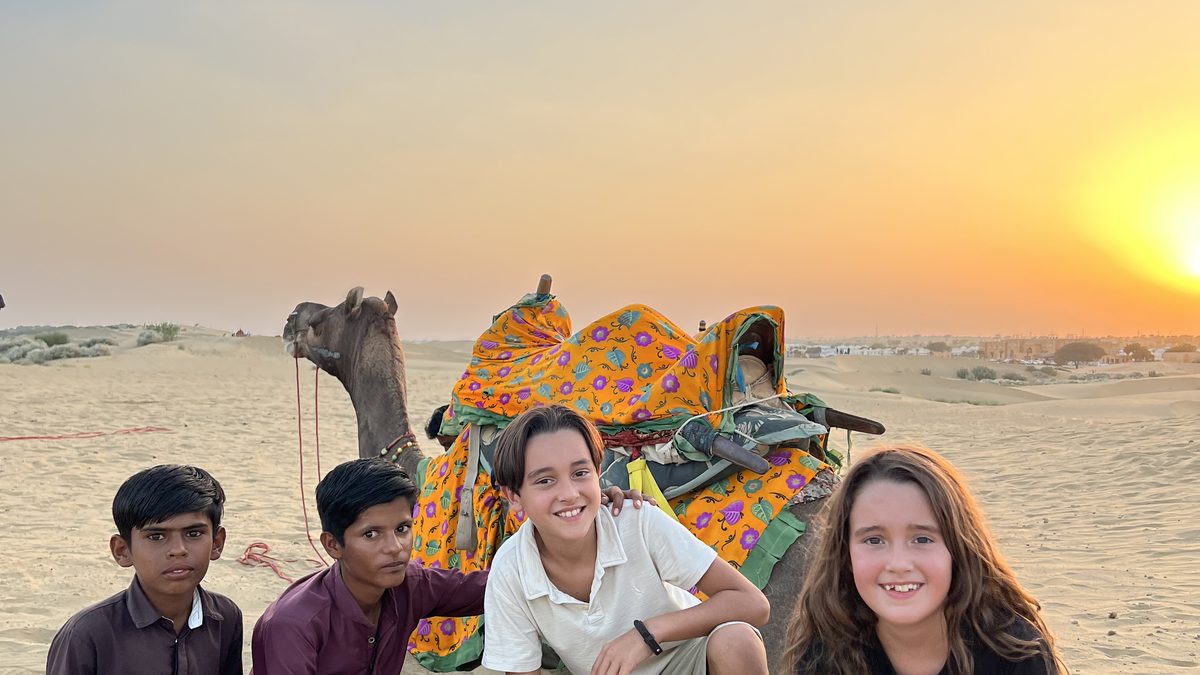 Índia com crianças em 2026: do pôr do sol no deserto aos palácios de Jaipur, a viagem que mais transforma